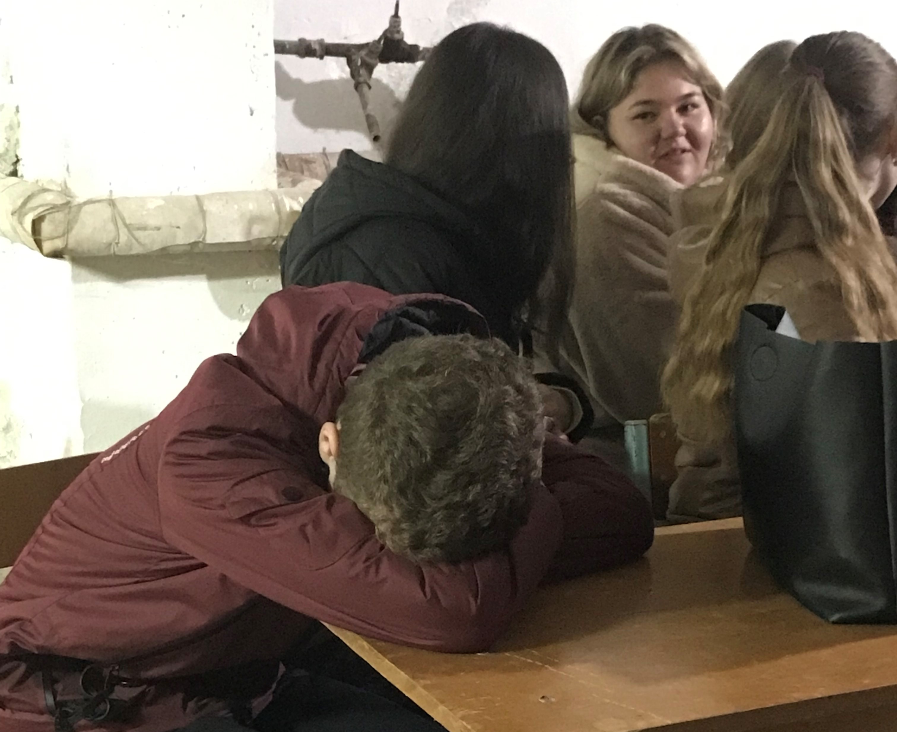 Повітряна тривога - саме час поспати!